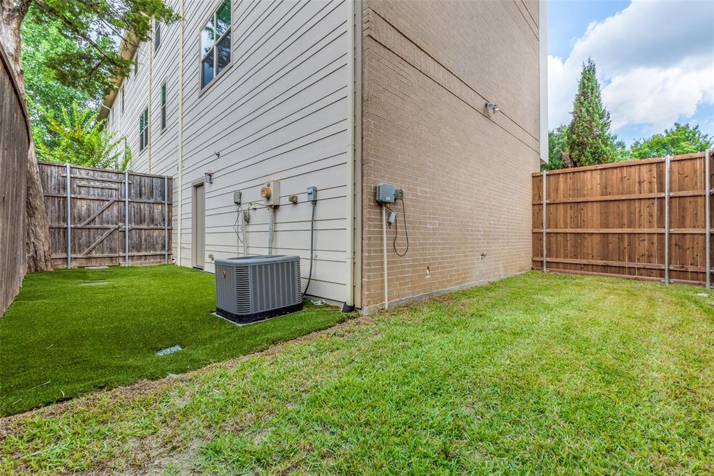 5830 Oram Street, Unit 5 Dallas, TX 75206 - Photo 10 of 18 a view of a back yard of the house