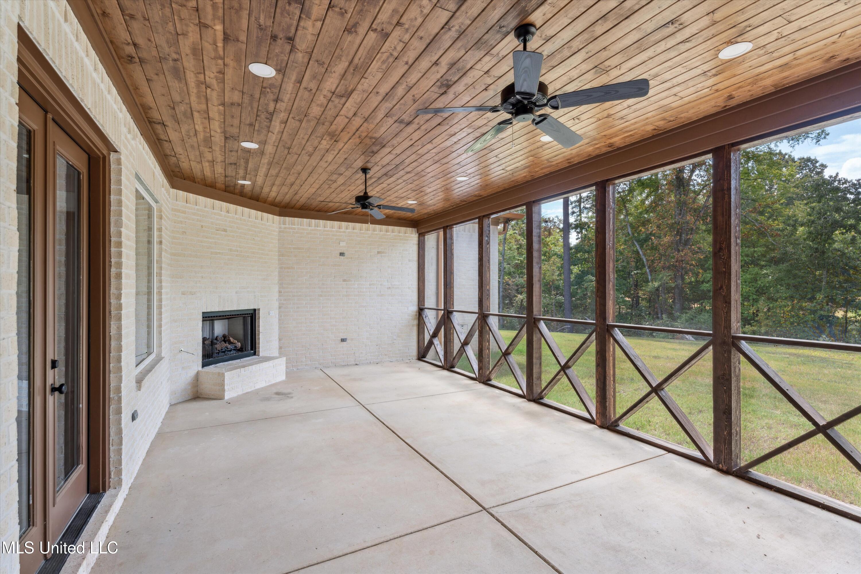 10187 Woolsey Road Olive Branch, MS 38654 - Photo 29 of 37 09-10187 Woolsey Rd-58