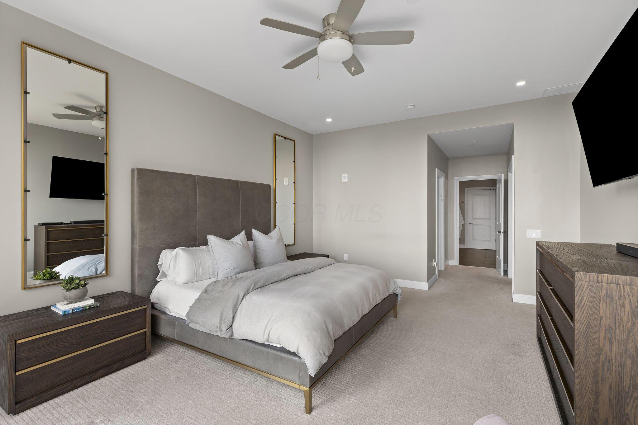 250 West Spring Street, Unit 723 Columbus, OH 43215 - Photo 17 of 41 Primary Suite