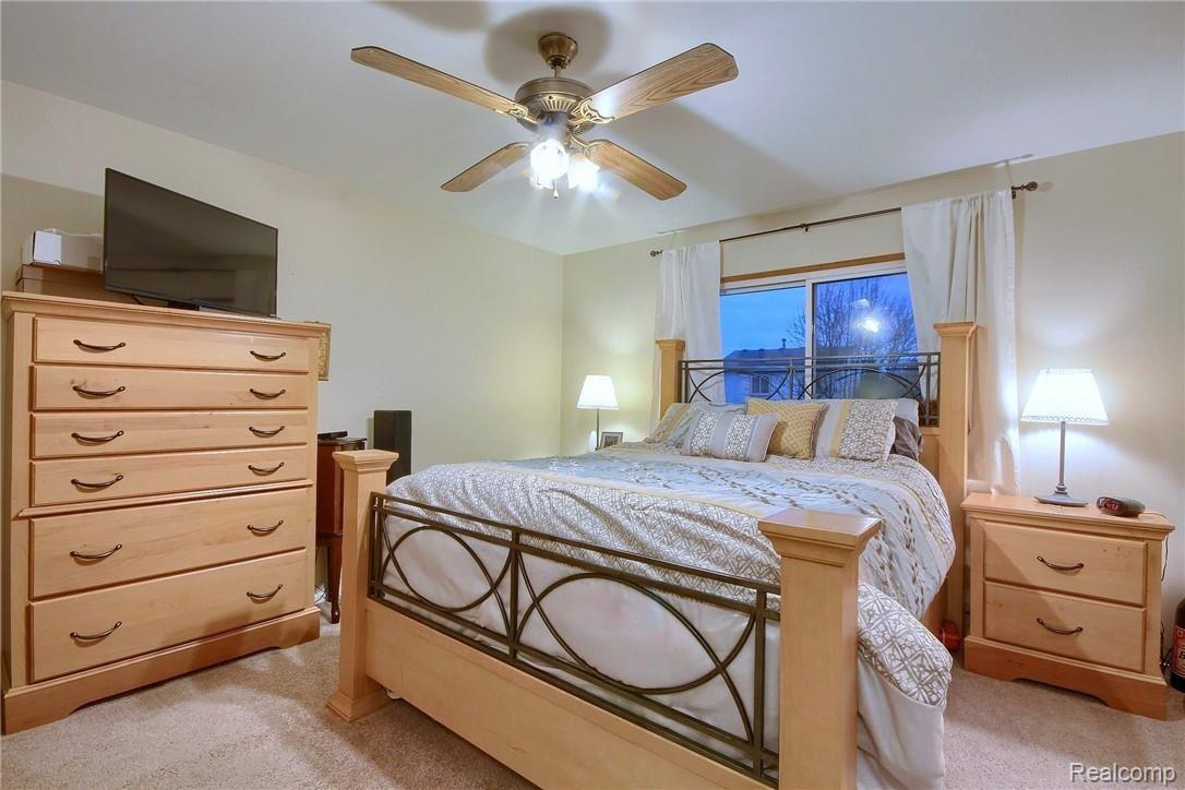 24683 Pheasant Run Road Flat Rock, MI 48134 - Photo 16 of 30 16-Master Bedroom.jpg