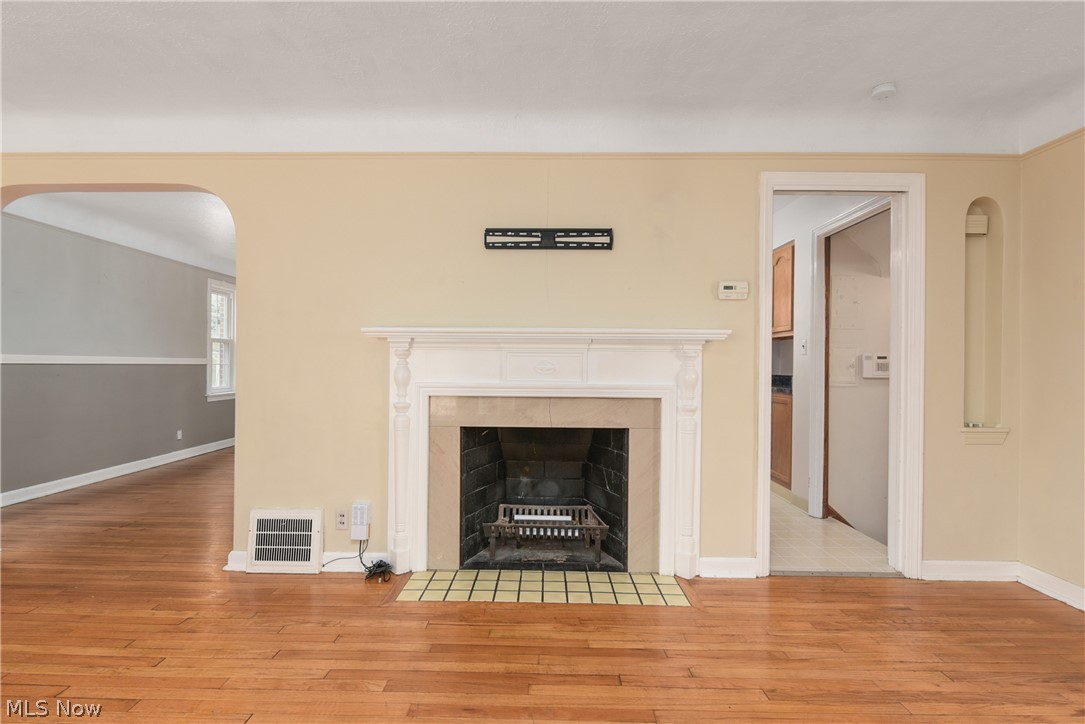 1148 Pennfield Road Cleveland, OH 44121 - Photo 5 of 32
