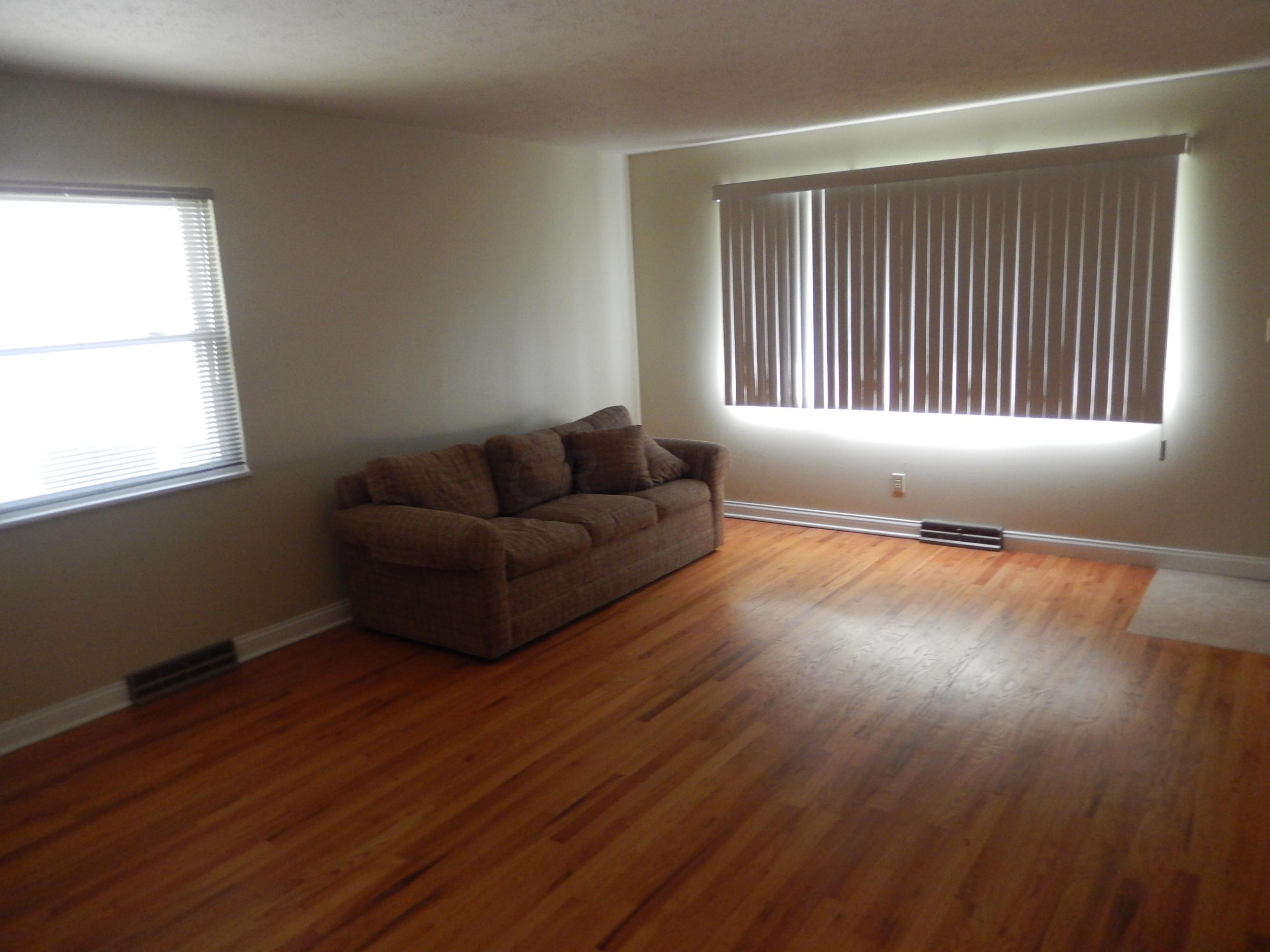 5277 Hedgewood Road Columbus, OH 43229 - Photo 3 of 11
