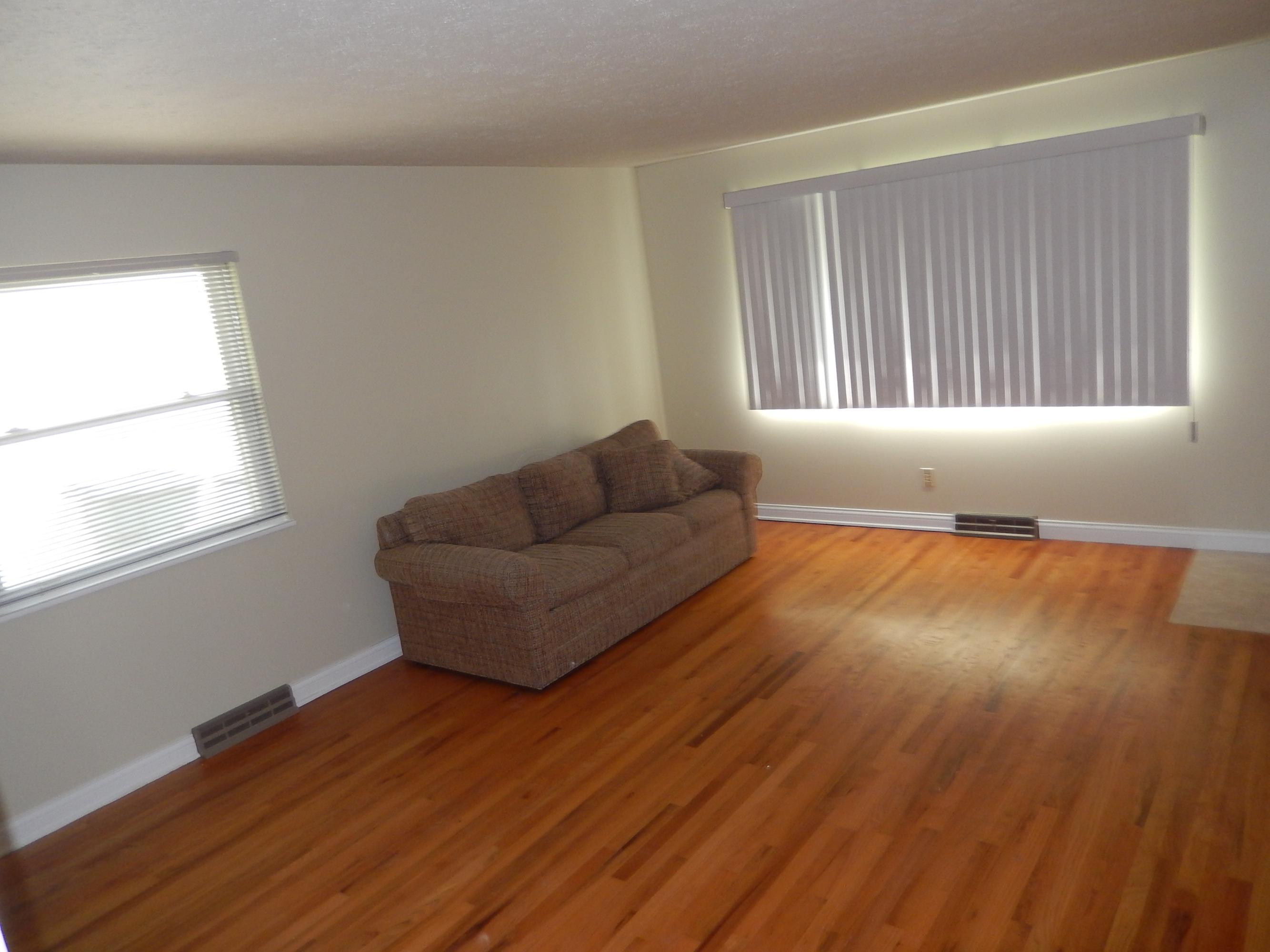 5277 Hedgewood Road Columbus, OH 43229 - Photo 4 of 11