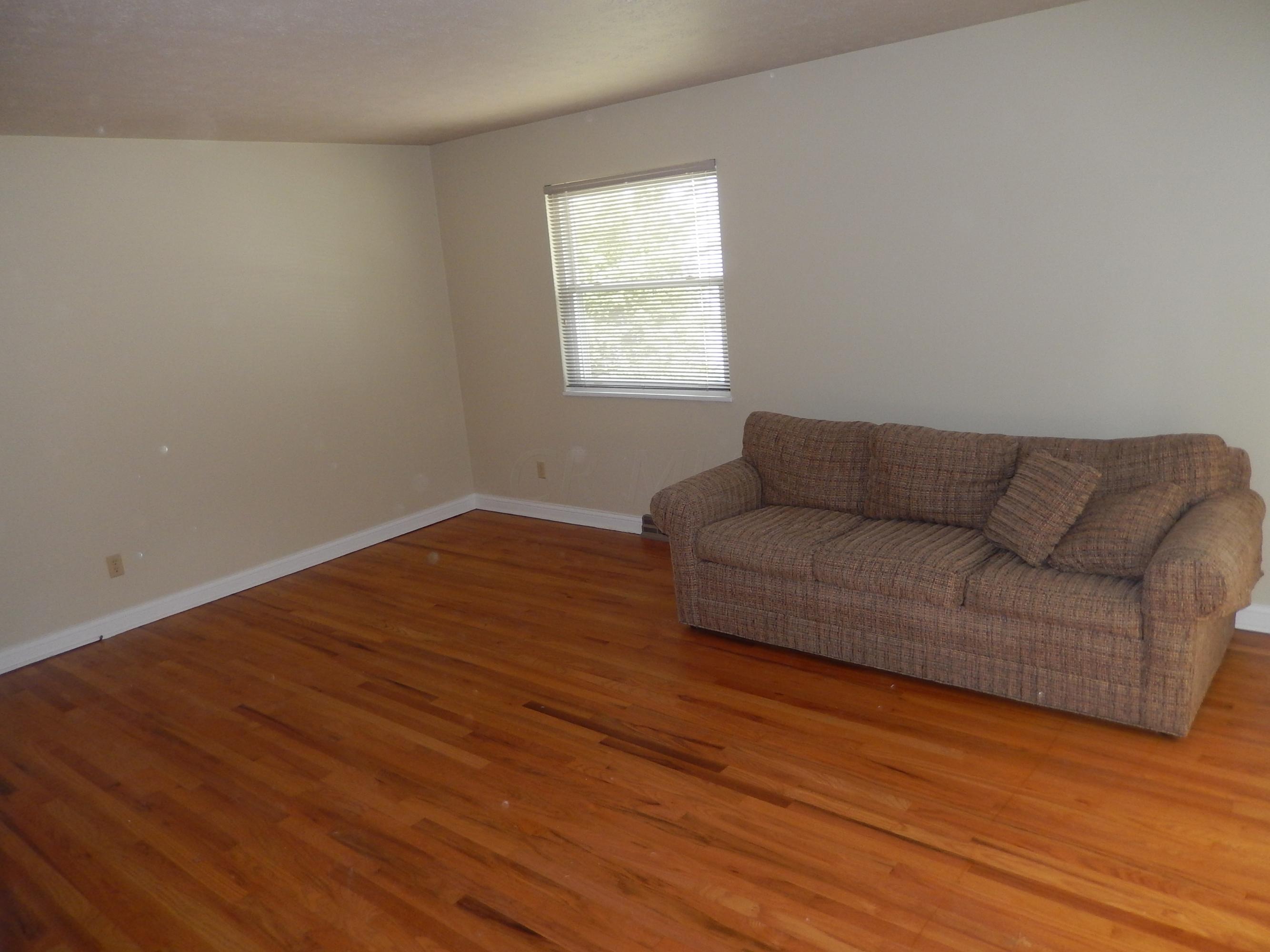 5277 Hedgewood Road Columbus, OH 43229 - Photo 5 of 11