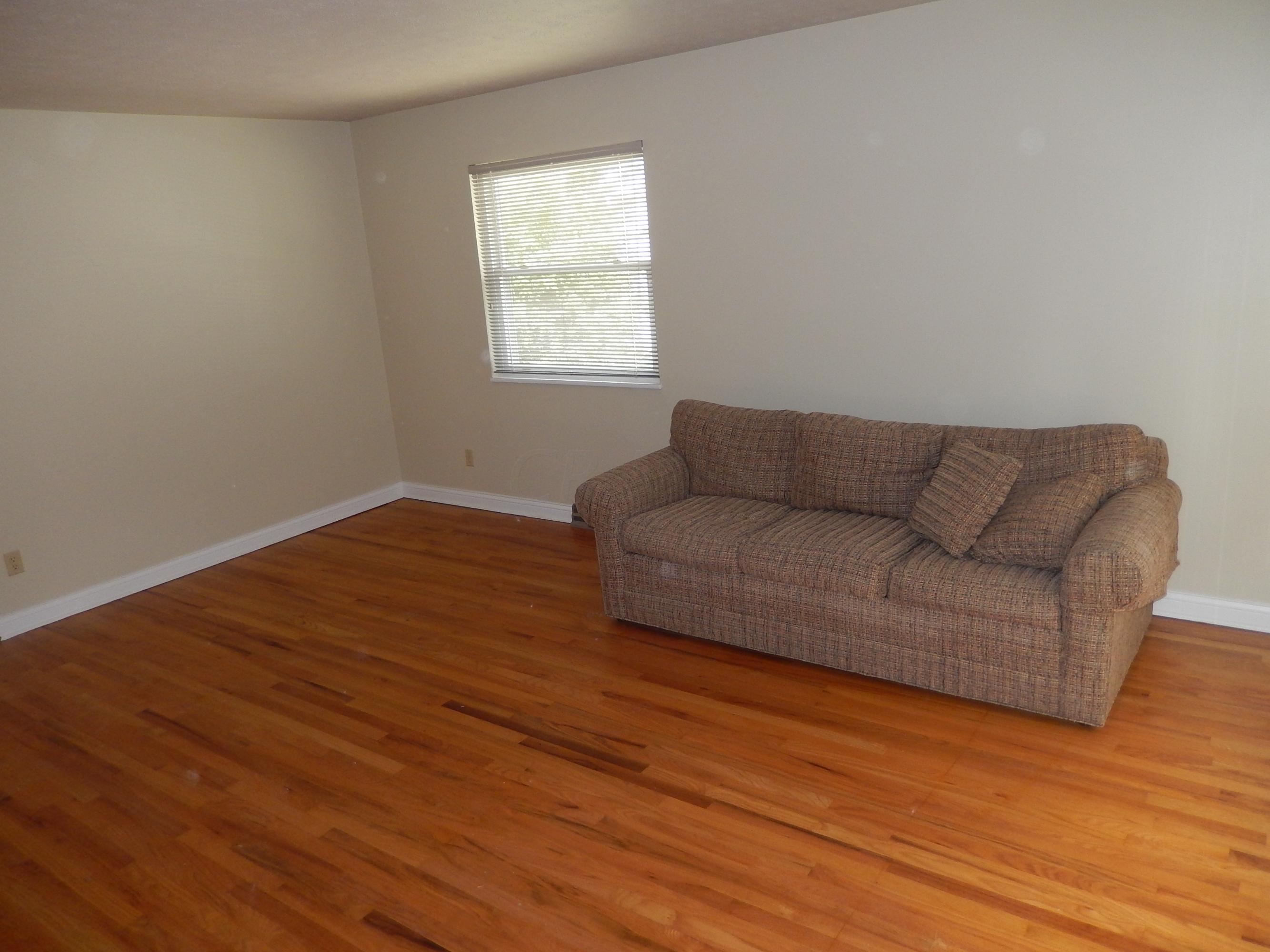 5277 Hedgewood Road Columbus, OH 43229 - Photo 6 of 11