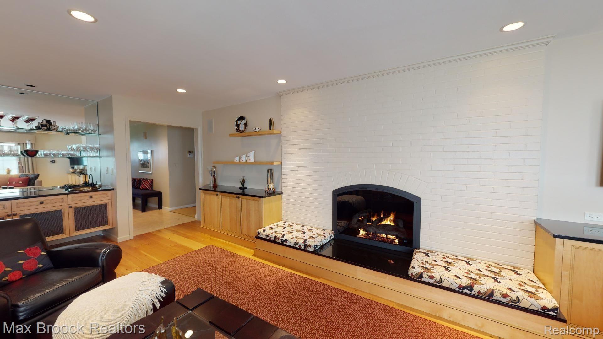4146 Nearbrook Road Bloomfield Hills, MI 48302 - Photo 26 of 67 Fire place .jpg