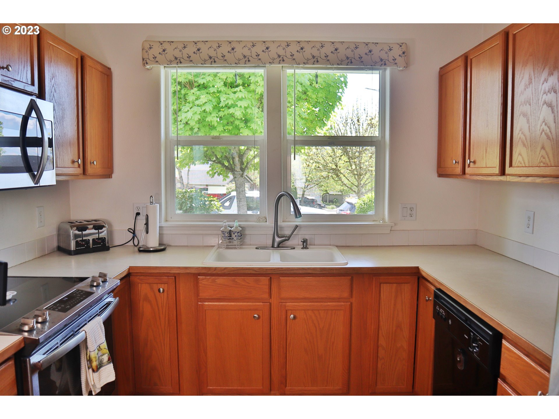 1889 South 61st Street Springfield, OR 97478 - Photo 5 of 26 Gallery Image 5