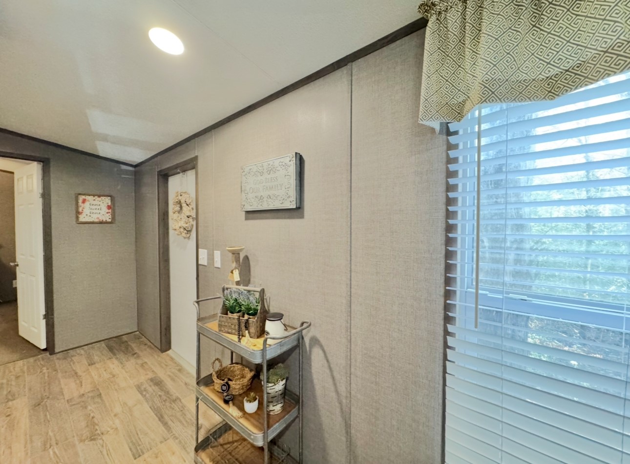 1575 County Rd B Lexington, TX 78947 - Photo 14 of 35 a balcony with table and chairs