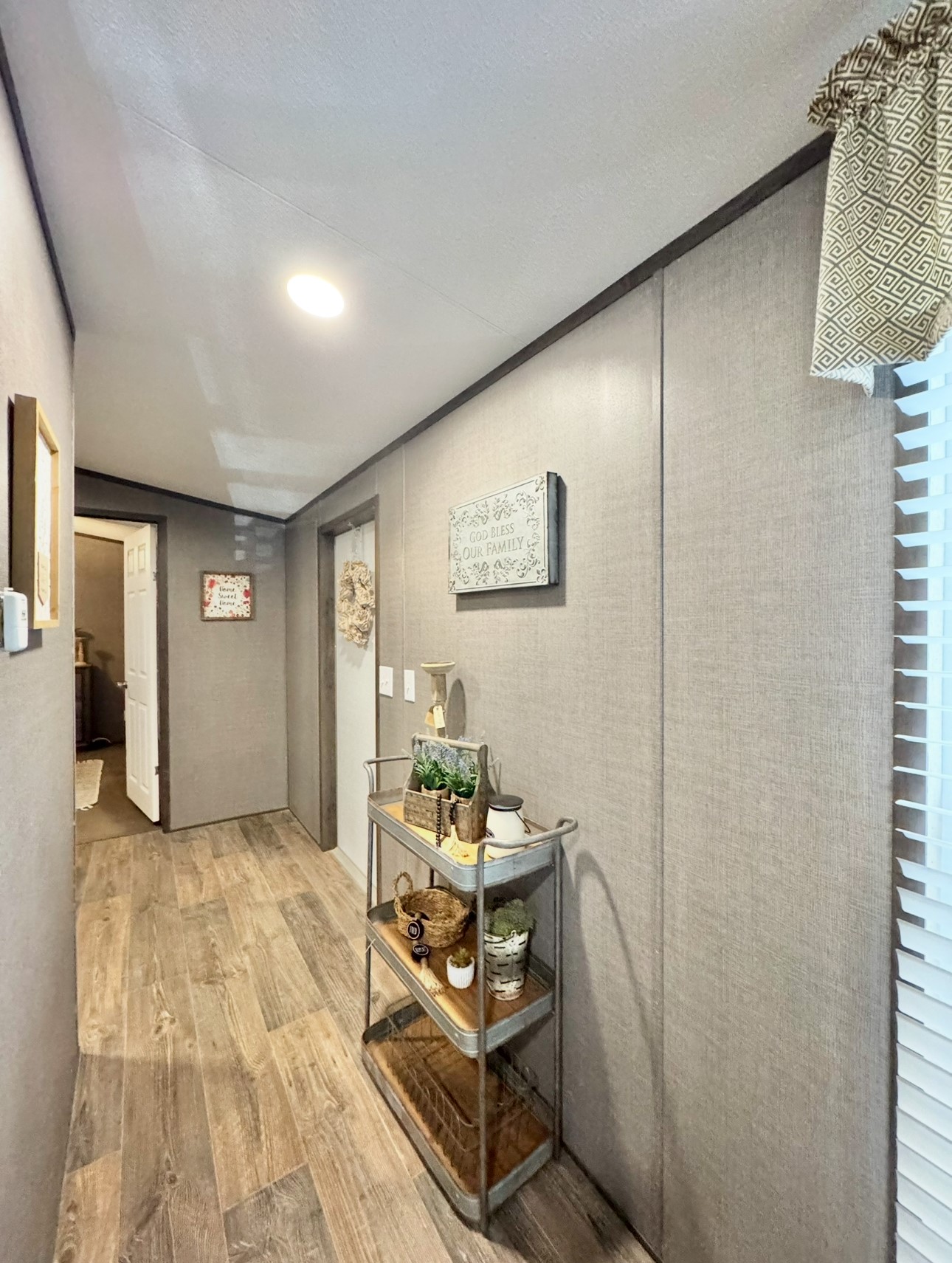 1575 County Rd B Lexington, TX 78947 - Photo 15 of 35 a living room with furniture
