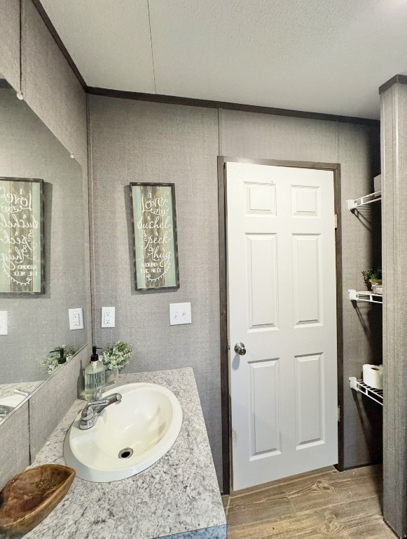 1575 County Rd B Lexington, TX 78947 - Photo 22 of 35 a bathroom with a sink and a mirror