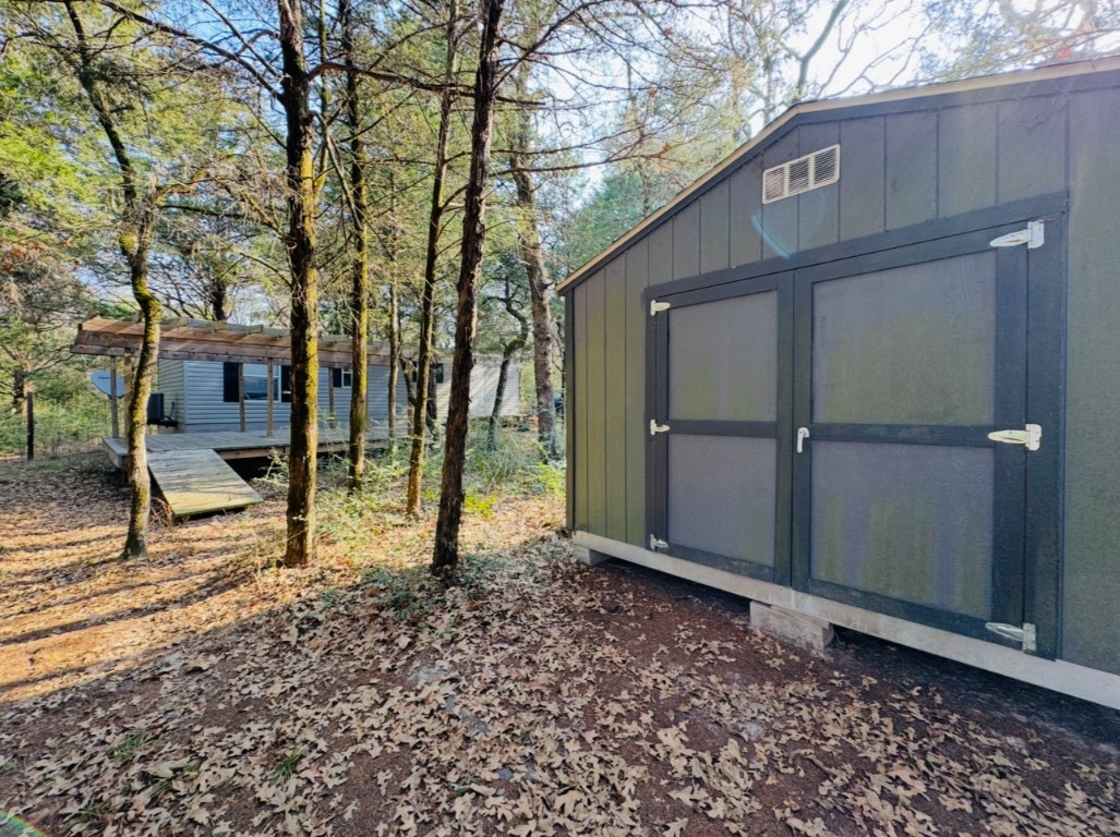 1575 County Rd B Lexington, TX 78947 - Photo 30 of 35 a backyard of a house with lots of green space