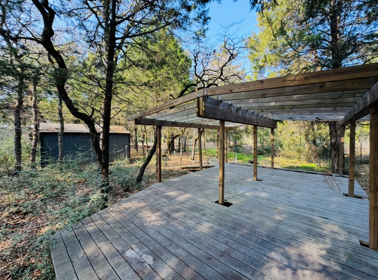 1575 County Rd B Lexington, TX 78947 - Photo 3 of 35 a backyard of a house with table and chairs