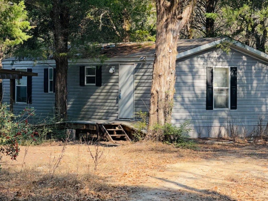 1575 County Rd B Lexington, TX 78947 - Photo 34 of 35 a front view of a house with a yard