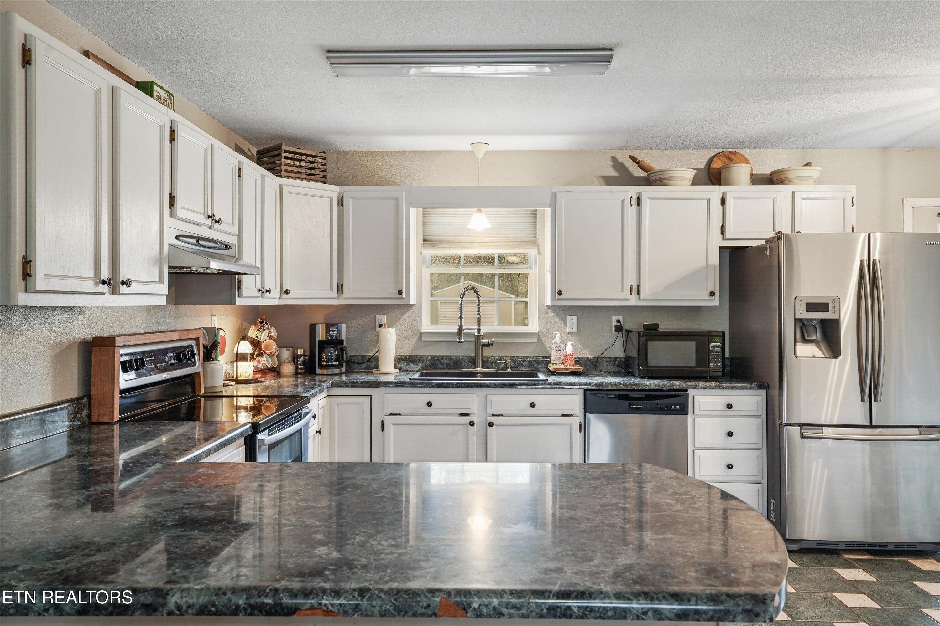 424 Sunrise Lane Decatur, TN 37322 - Photo 15 of 42 15-424 Sunrise Ln 23