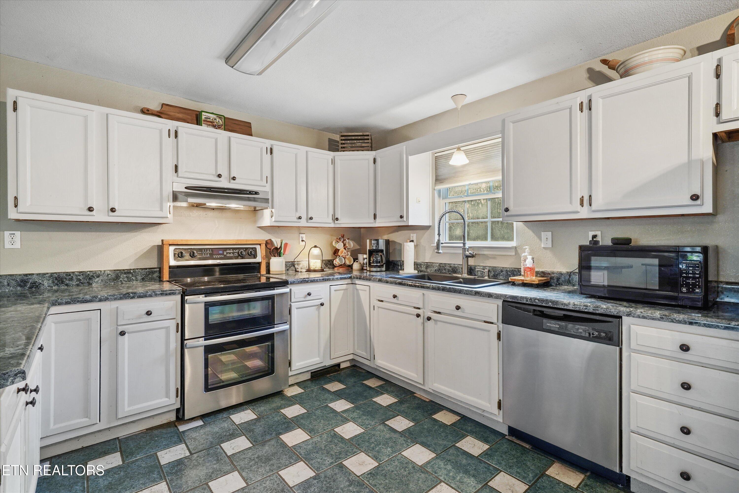 424 Sunrise Lane Decatur, TN 37322 - Photo 18 of 42 18-424 Sunrise Ln 26