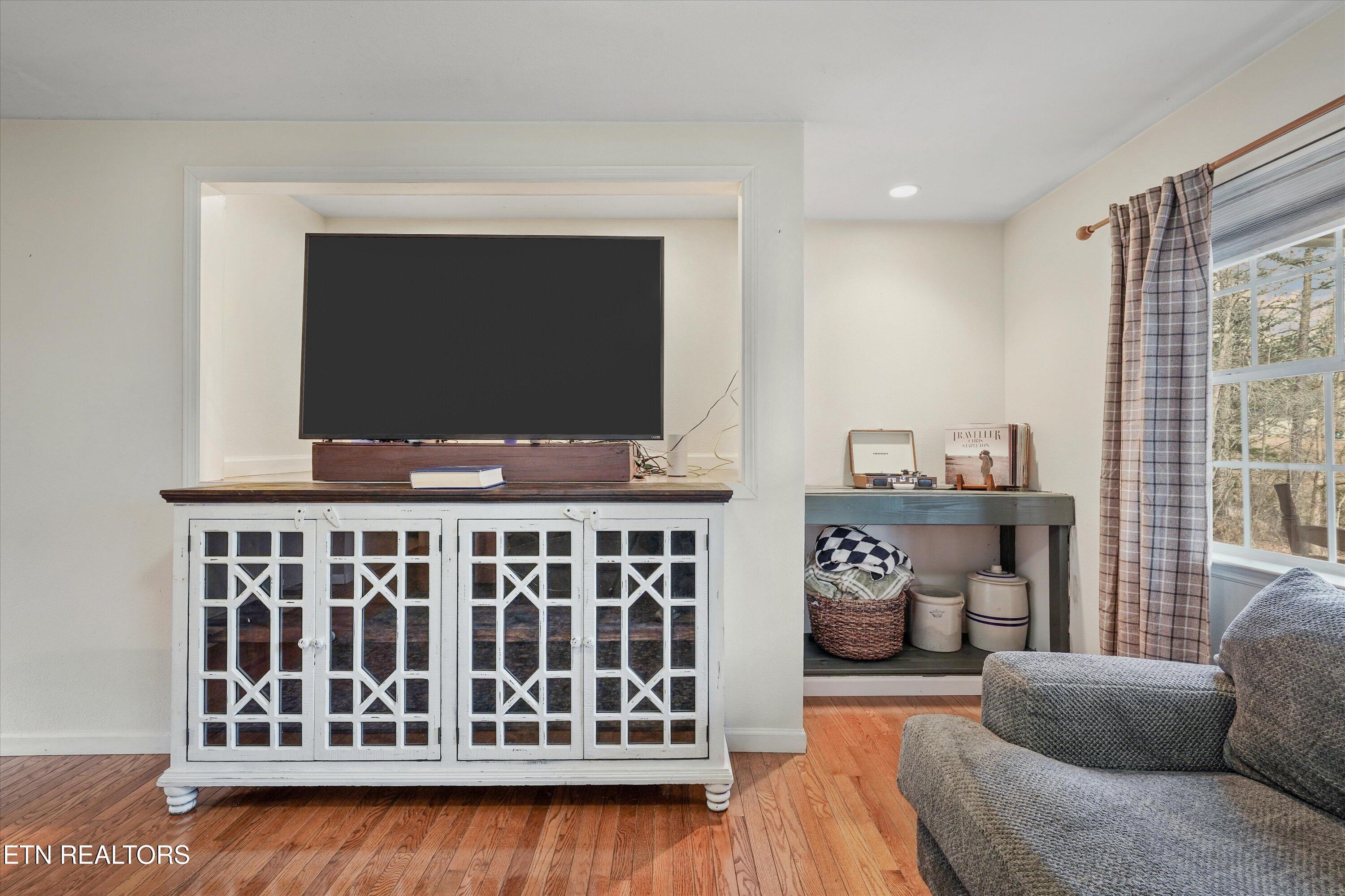 424 Sunrise Lane Decatur, TN 37322 - Photo 10 of 42 10-424 Sunrise Ln 28