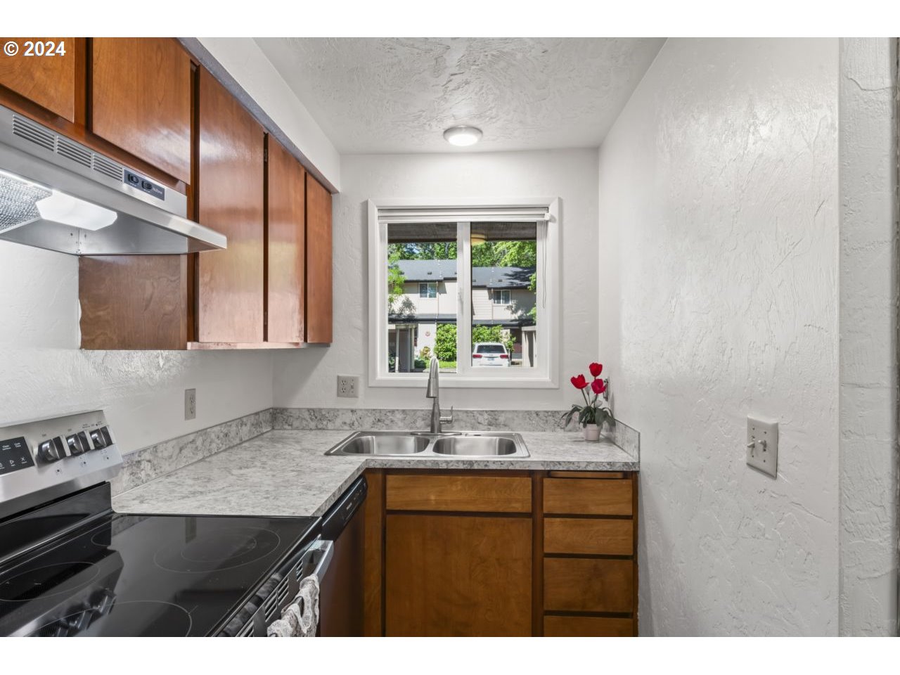 1476 Fetters Loop Eugene, OR 97402 - Photo 3 of 34 Gallery Image 3