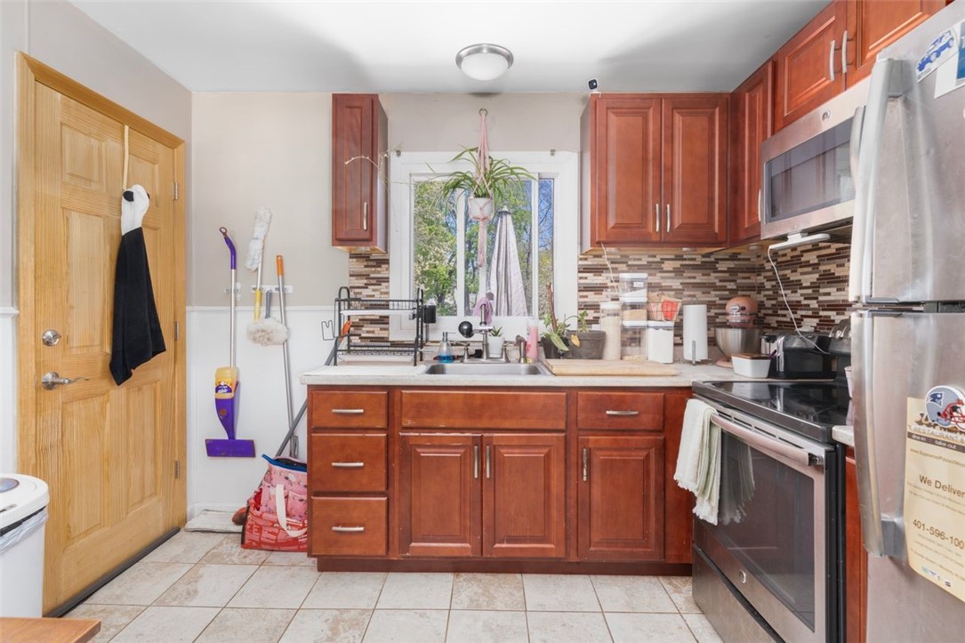 8 A Street Westerly, RI 02891 - Photo 18 of 24 8 A Right Unit Kitchen