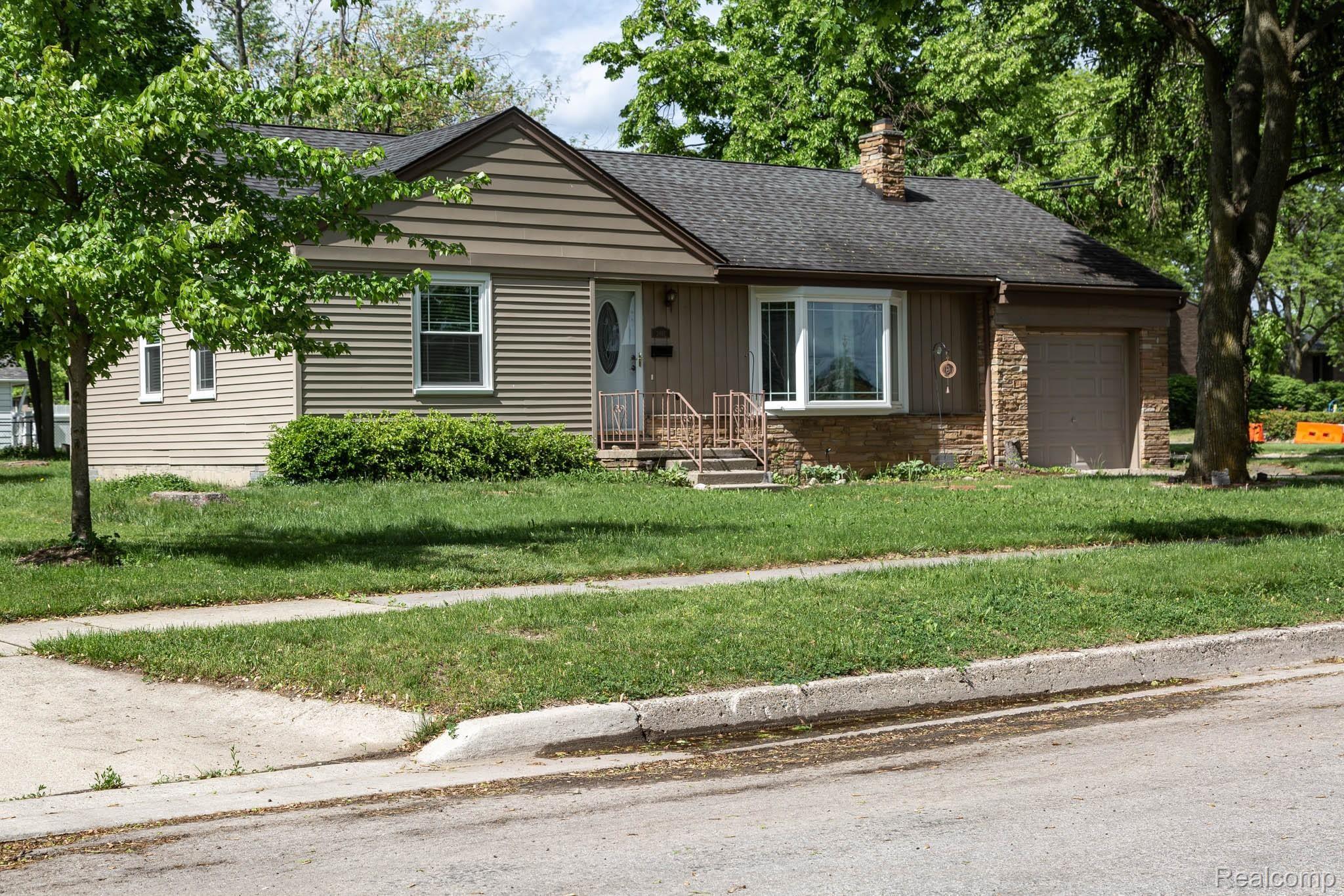 2897 Yorkshire Road Birmingham, MI 48009 - Photo 2 of 20 MS0A9785.jpg