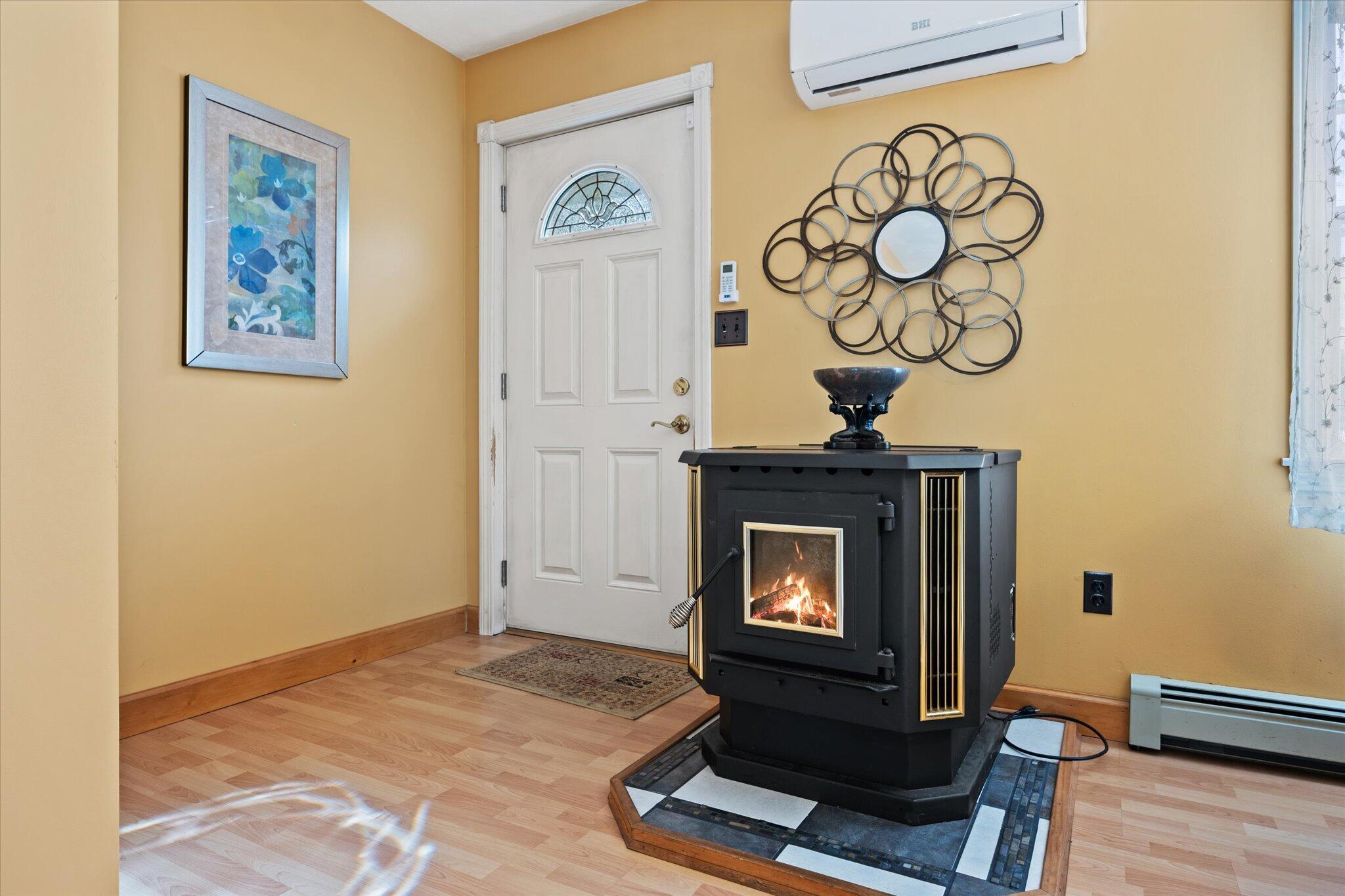 220 Ridge Road Plymouth, ME 04969 - Photo 22 of 69 39-Living Room