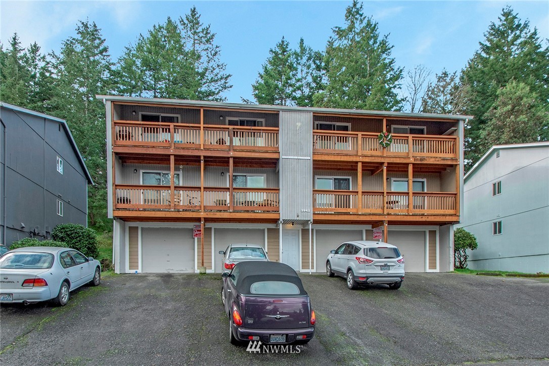 3941 Mason Loop Road Tacoma, WA 98409 - Photo 6 of 16 a car parked in front of a building