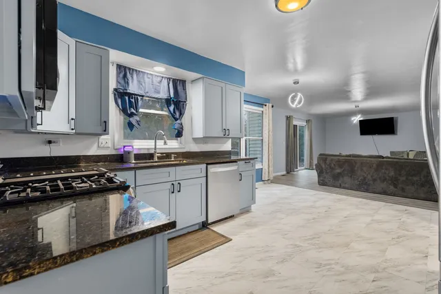 $450,000 | 681 Majestic Drive, Algonquin, IL 60102