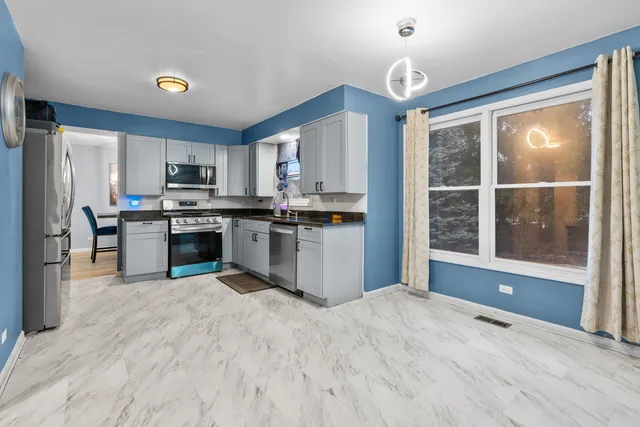 $450,000 | 681 Majestic Drive, Algonquin, IL 60102