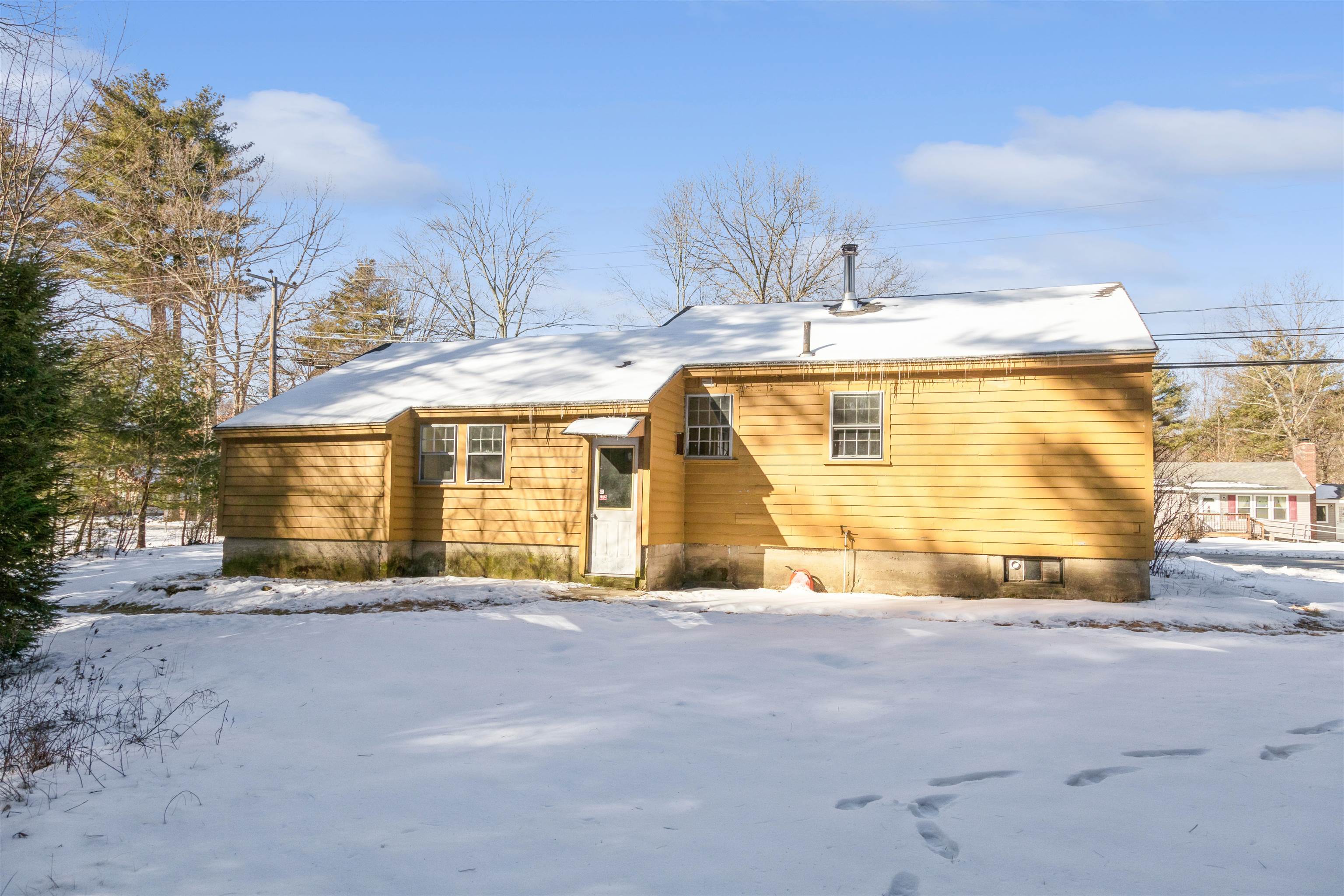 186 Naticook Road Merrimack, NH 03054 - Photo 2 of 34