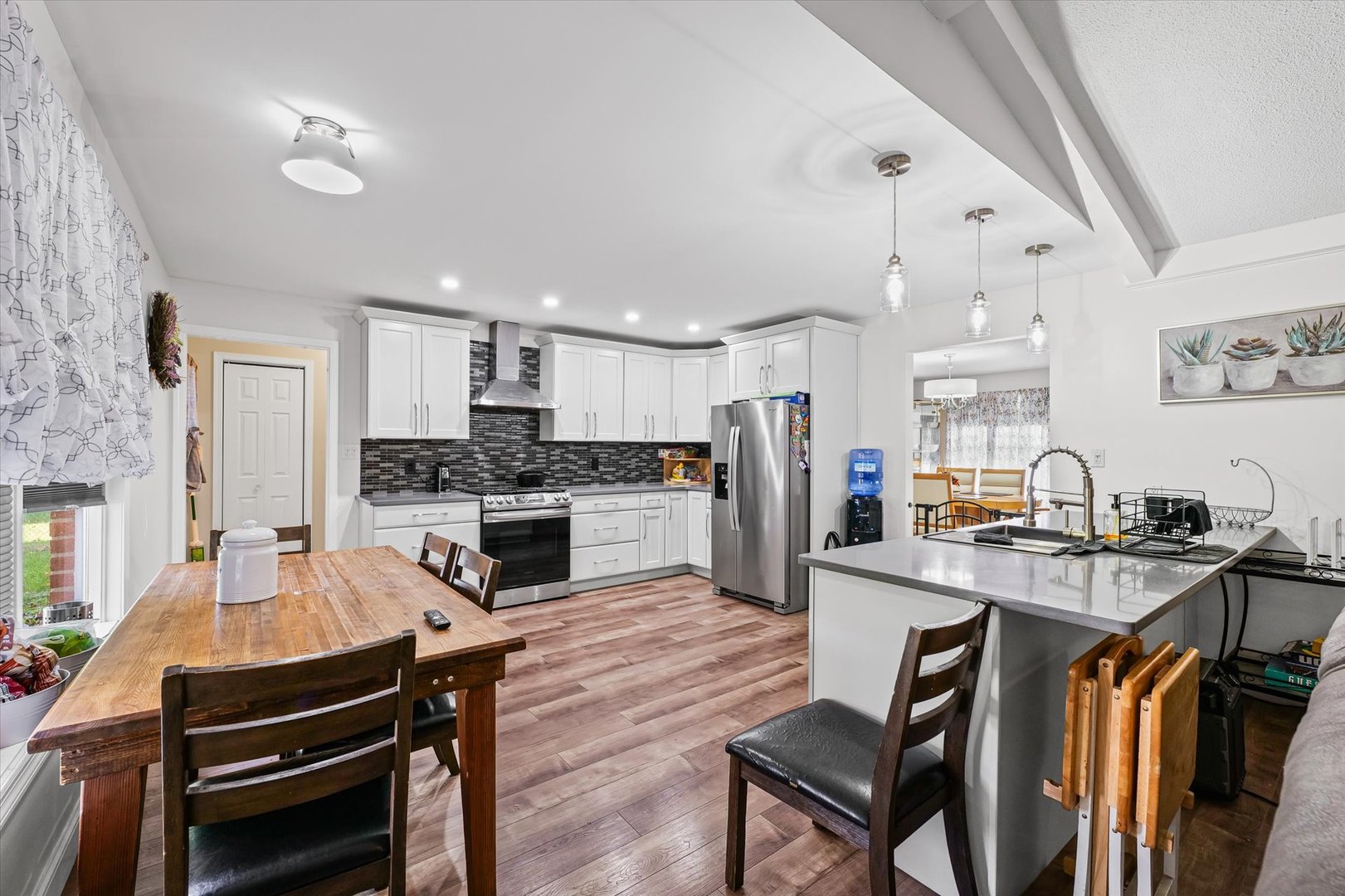 101 Thornhill Drive Danville, IL 61832 - Photo 15 of 42 a living room with stainless steel appliances kitchen island granite countertop a stove a sink a refrigerator and chairs