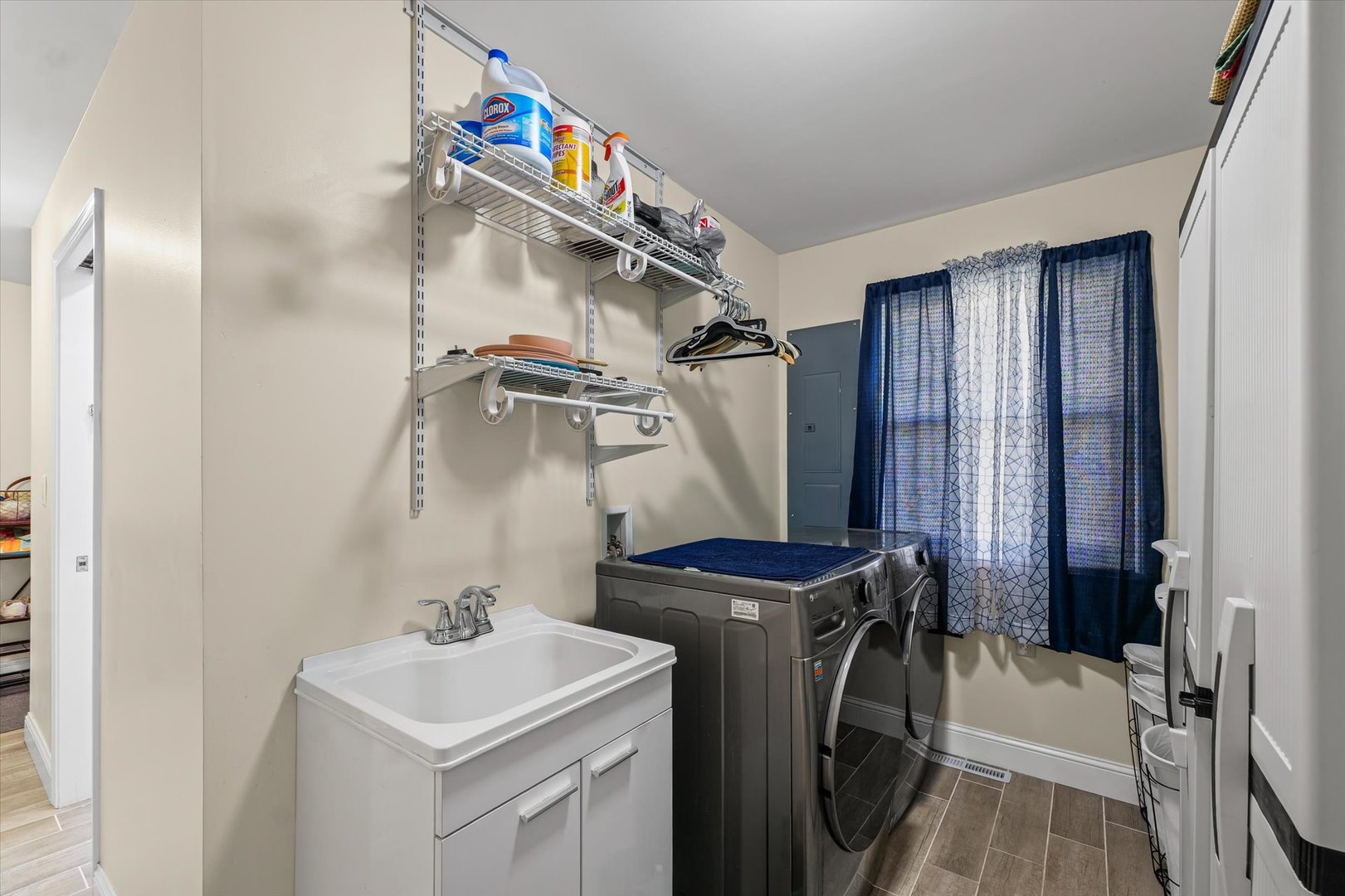 101 Thornhill Drive Danville, IL 61832 - Photo 23 of 42 a utility room with dryer and washer