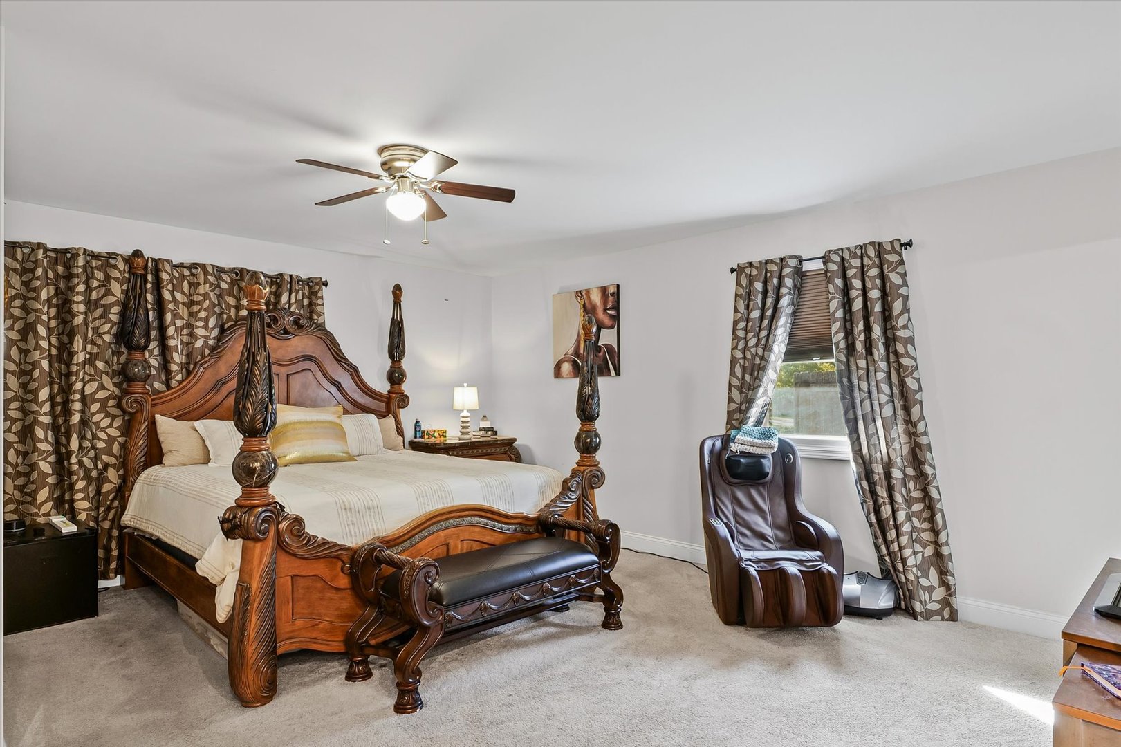 101 Thornhill Drive Danville, IL 61832 - Photo 25 of 42 a room with gym equipment and a chandelier