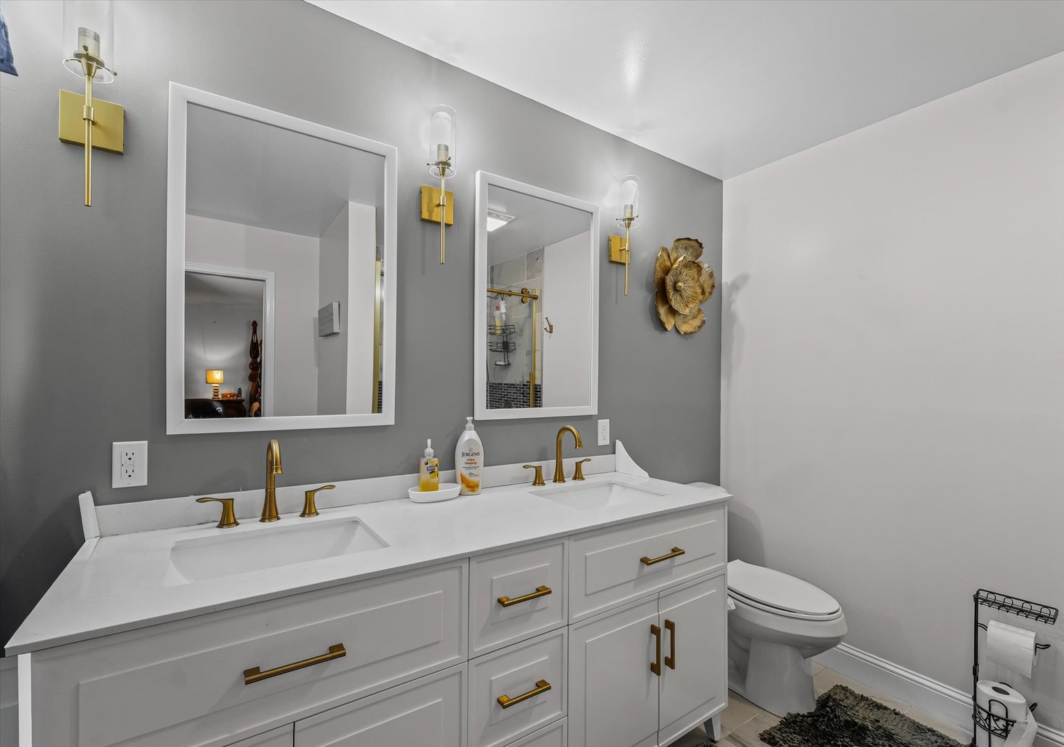 101 Thornhill Drive Danville, IL 61832 - Photo 27 of 42 a bathroom with a toilet sink and mirror