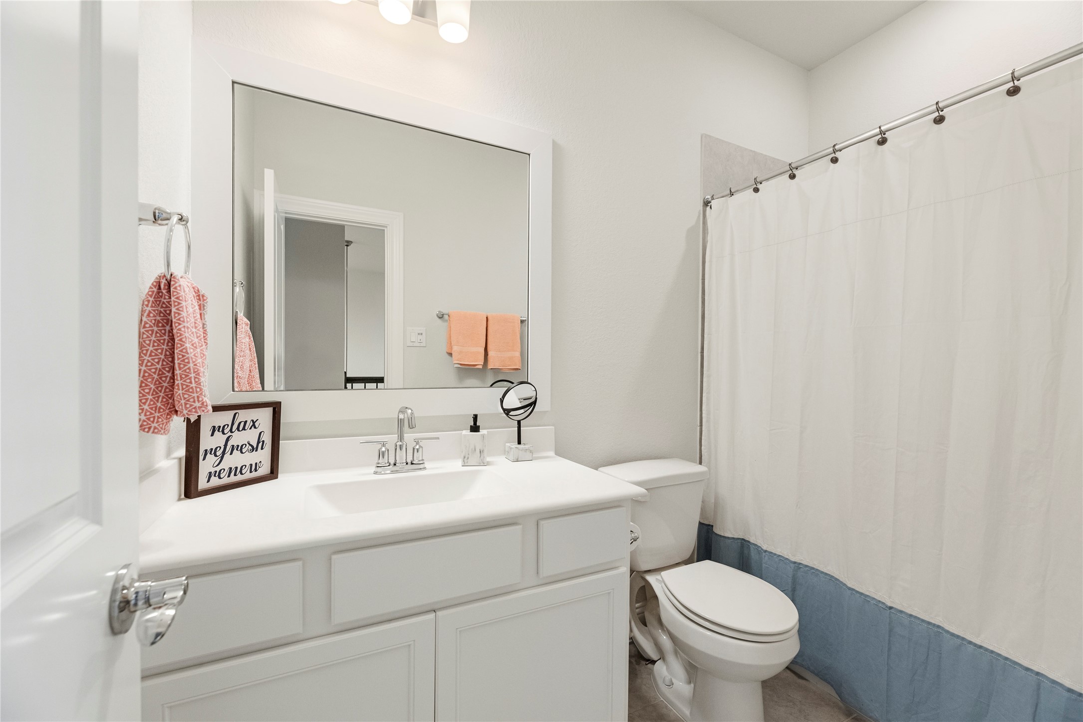10702 Port Harrison Road Cypress, TX 77433 - Photo 33 of 44 2nd full bath found upstairs.