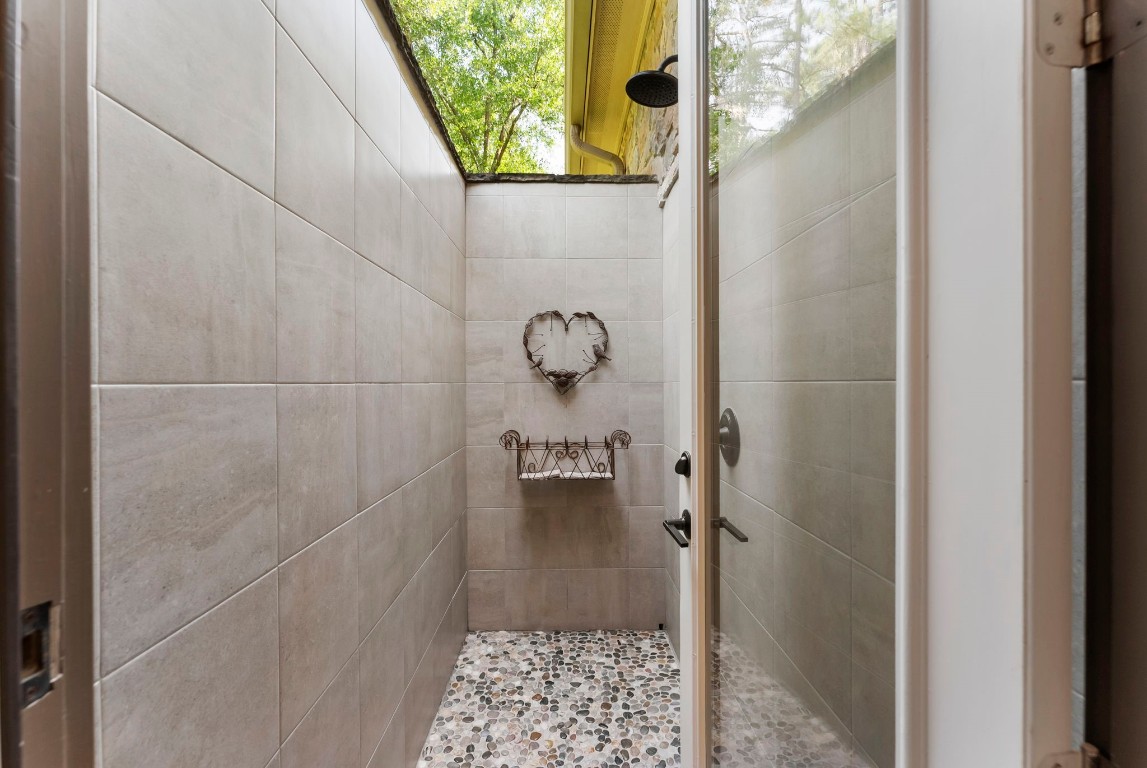 3810 Oreana Court Spring, TX 77386 - Photo 15 of 44 a bathroom with a shower