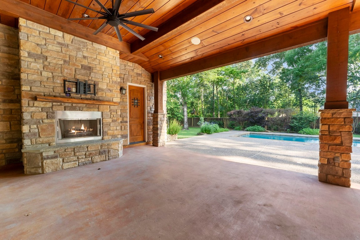 3810 Oreana Court Spring, TX 77386 - Photo 41 of 44 a view of a room with porch and a yard