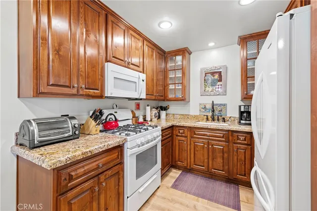 $350,000 | 19120 Avenue Of The Oaks, Unit A, Newhall, CA 91321