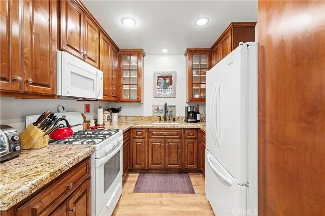 $350,000 | 19120 Avenue Of The Oaks, Unit A, Newhall, CA 91321