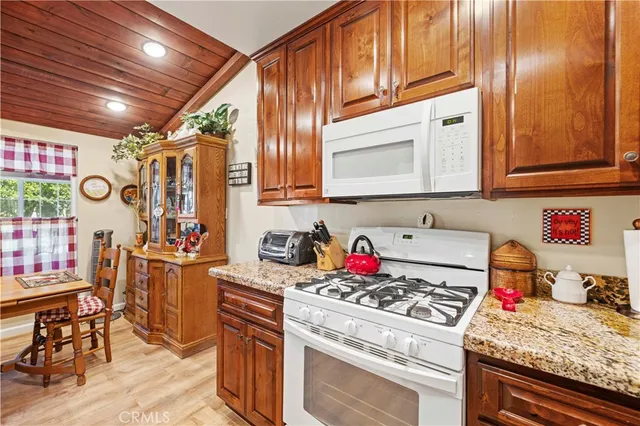 $350,000 | 19120 Avenue Of The Oaks, Unit A, Newhall, CA 91321