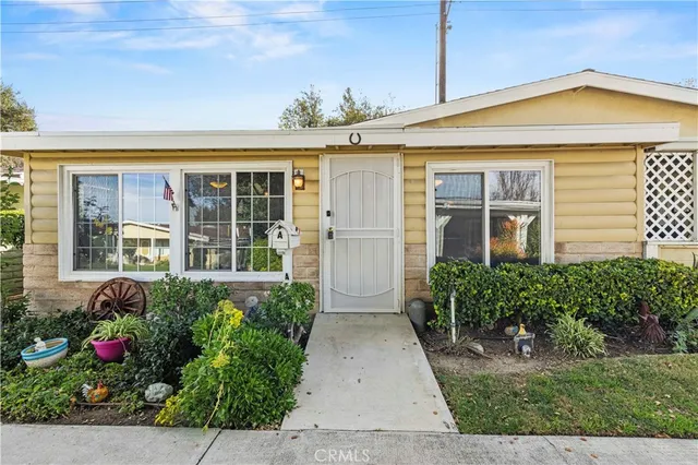 $350,000 | 19120 Avenue Of The Oaks, Unit A, Newhall, CA 91321