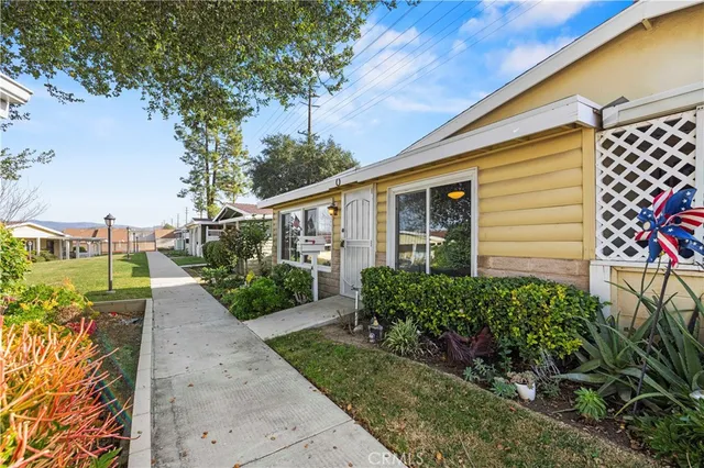 $350,000 | 19120 Avenue Of The Oaks, Unit A, Newhall, CA 91321