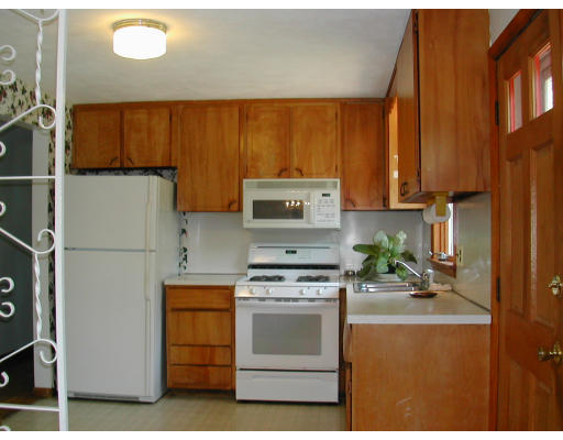 6 Freeman Road Chelmsford, MA 01824 - Photo 3 of 10