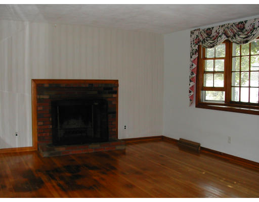 6 Freeman Road Chelmsford, MA 01824 - Photo 4 of 10