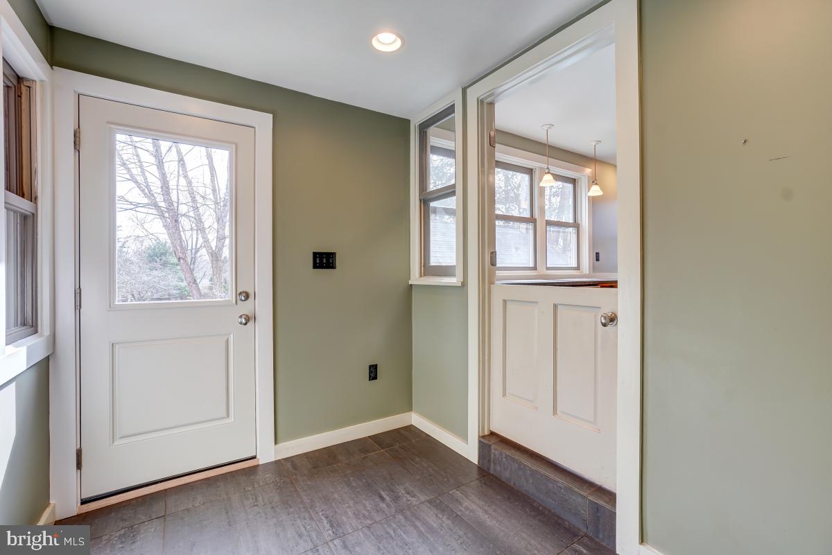 1309 Ednor Road Silver Spring, MD 20905 - Photo 15 of 53 Rear Entry / Kitchen