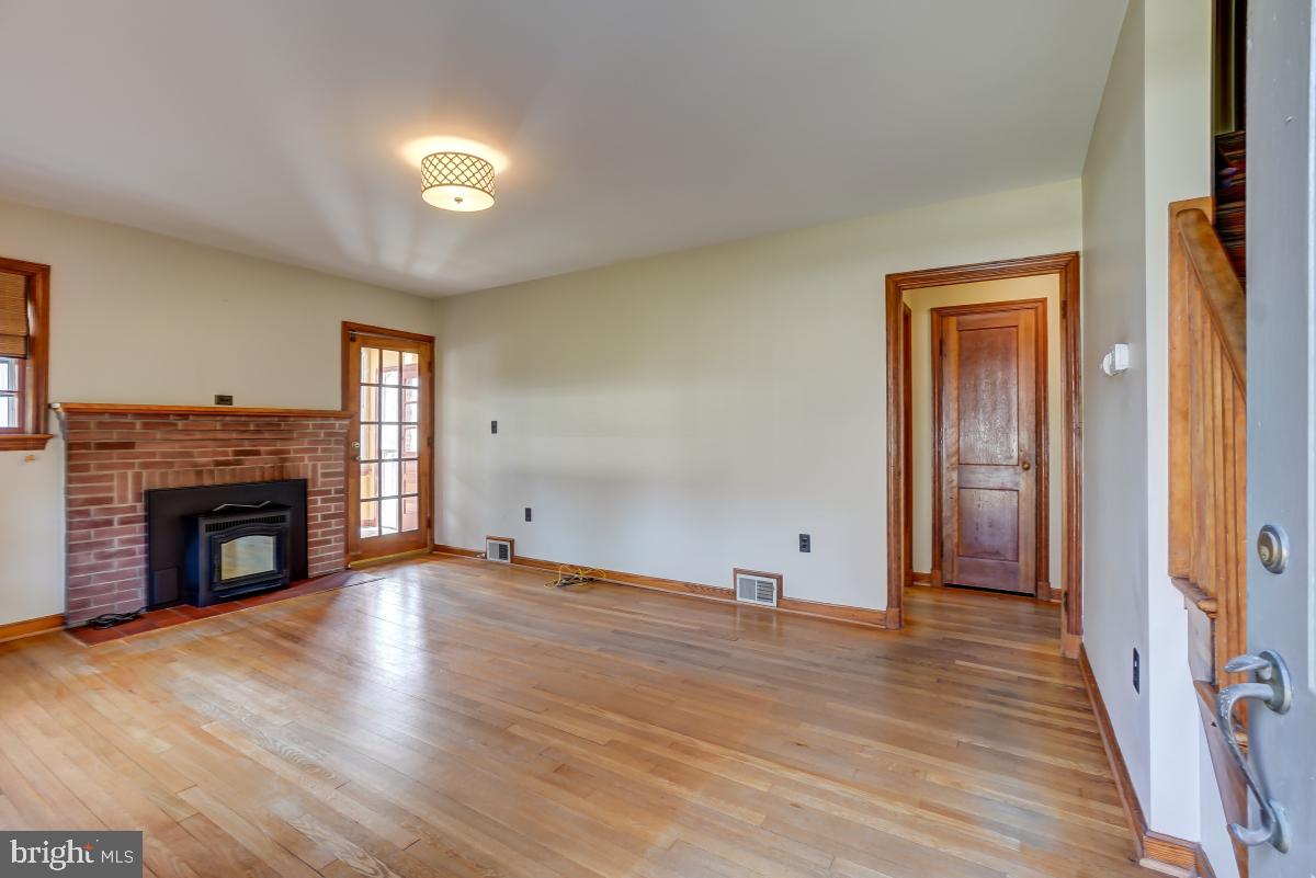 1309 Ednor Road Silver Spring, MD 20905 - Photo 5 of 53 Living Room
