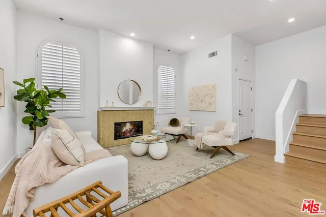 $1,198,000 | 14234 Dickens Street, Unit 2, Sherman Oaks, CA 91423