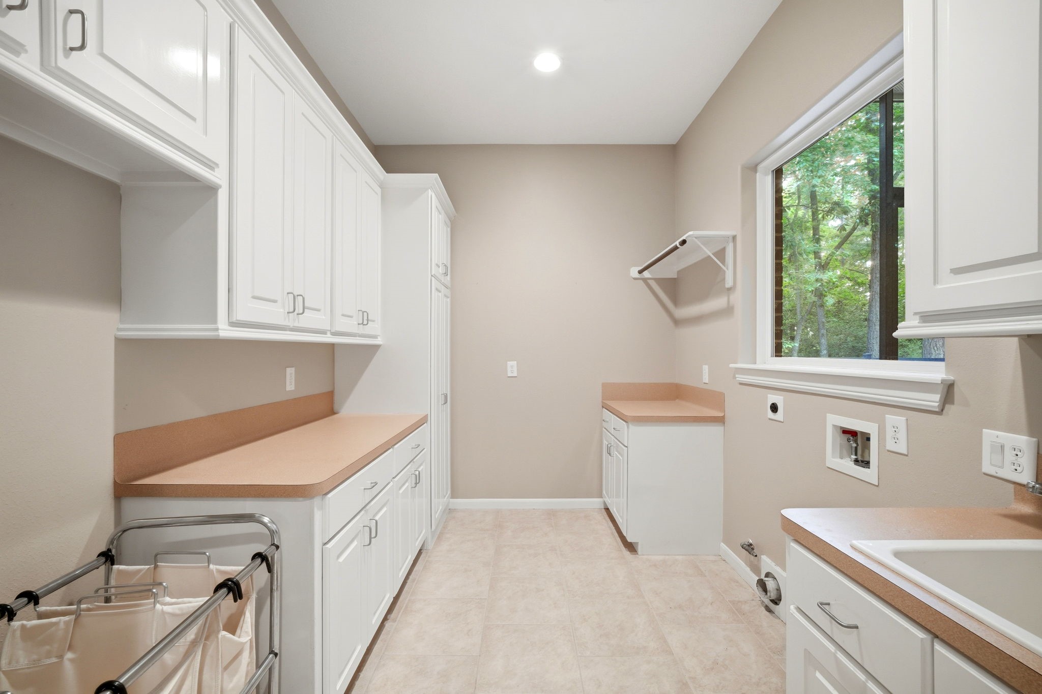 3907 North Rondelet Drive Spring, TX 77386 - Photo 27 of 50 Laundry Room