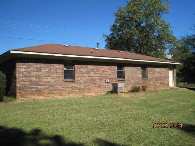 657 River Road Fort Valley, GA 31030 - Photo 2 of 13 a backyard of a house with table and chairs