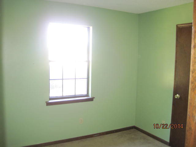 657 River Road Fort Valley, GA 31030 - Photo 11 of 13 a small space with a window