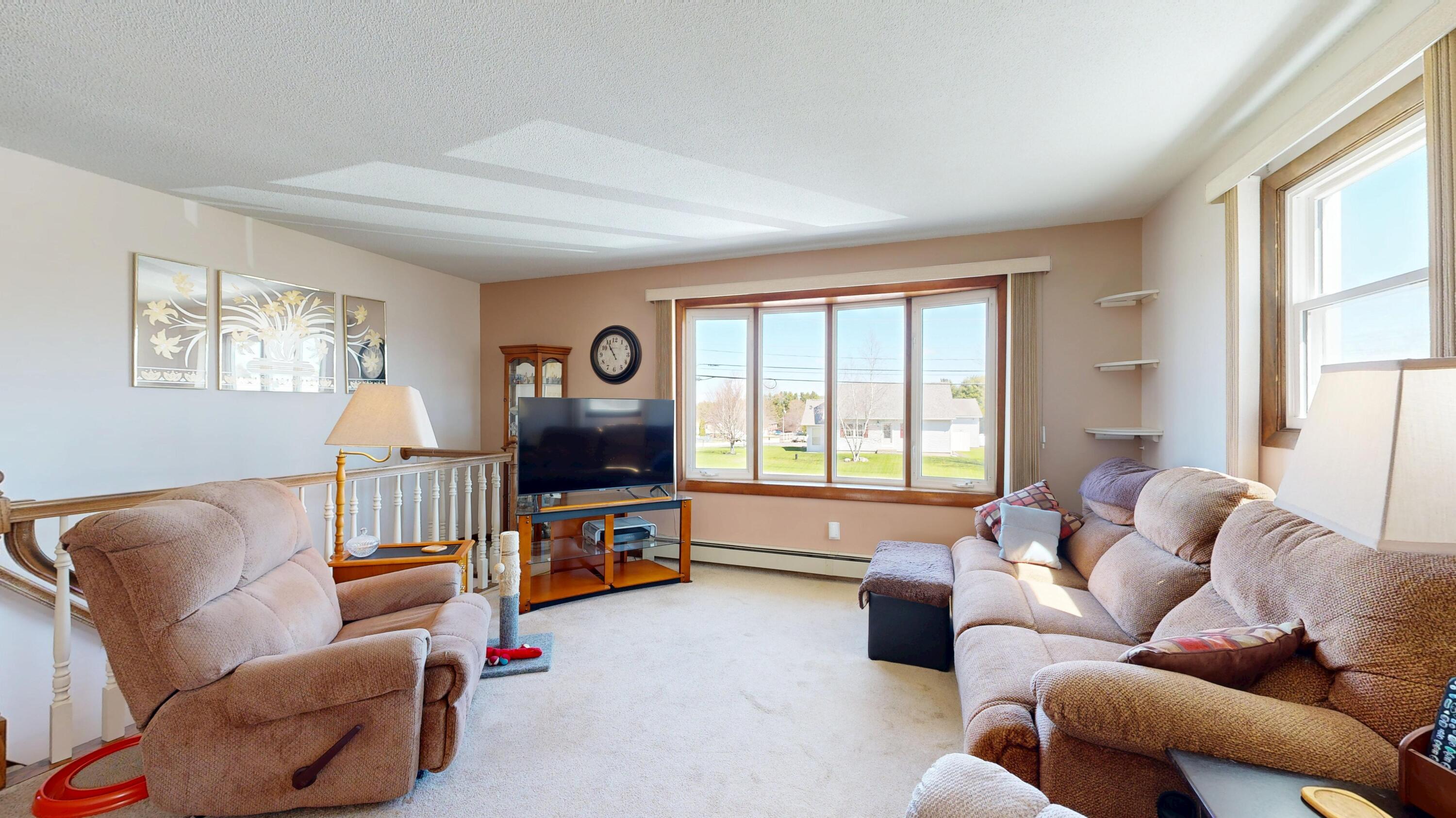 362 Crowley Road Sabattus, ME 04280 - Photo 6 of 50 Living Room
