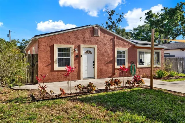 a front view of house with yard